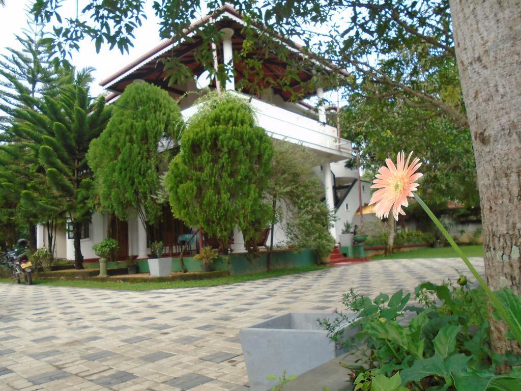 Avon Villa Hikkaduwa Exterior foto